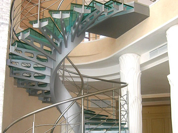 Гвинтові скляні сходи