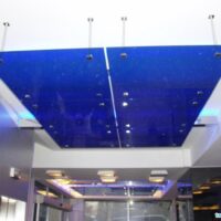 Read more about the article Подвесной потолок из стекла окрашеный