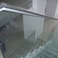 Read more about the article Ограждение из стекла лестницы со стеклянными ступенями