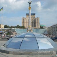 Read more about the article Скляний купол на майдані незалежності