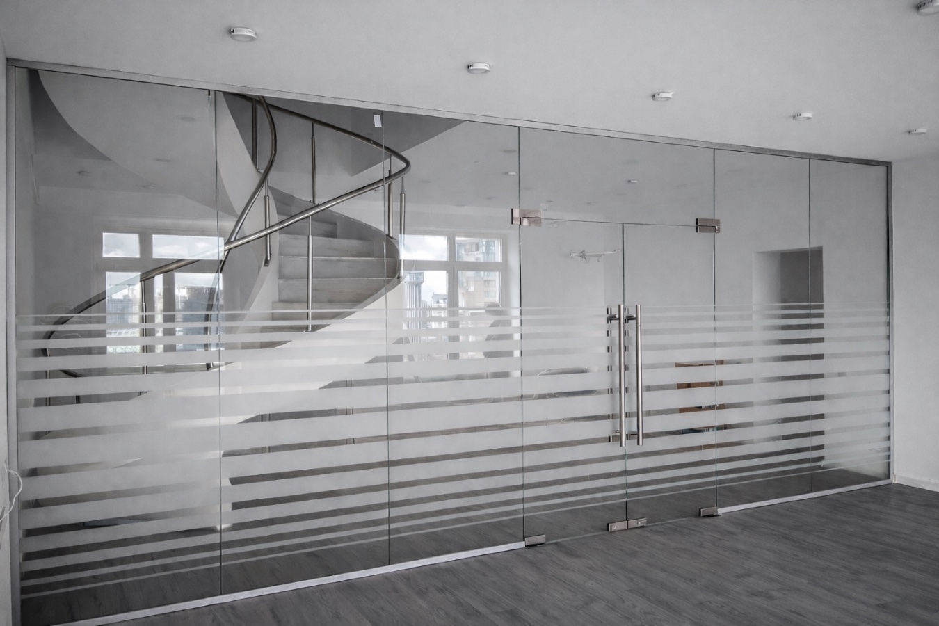 Стеклянные перегородки распашные двери, фото 4