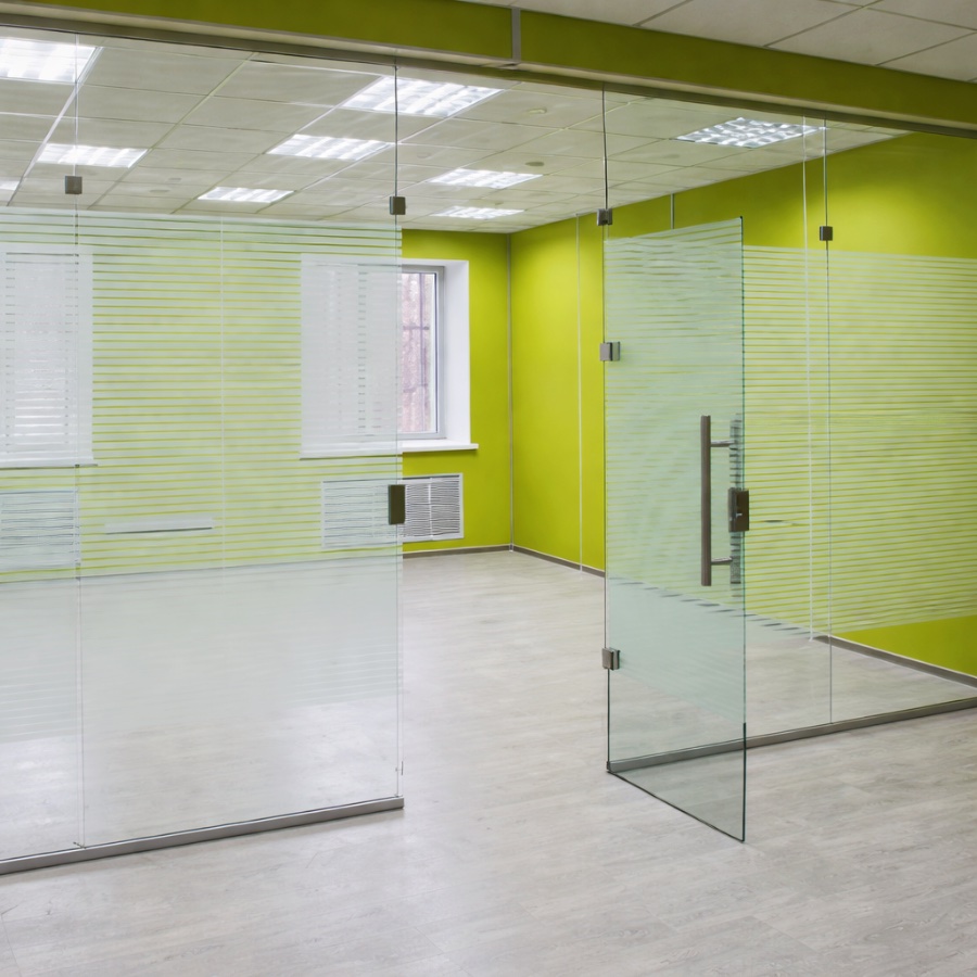 Стеклянные перегородки распашные двери, фото 7