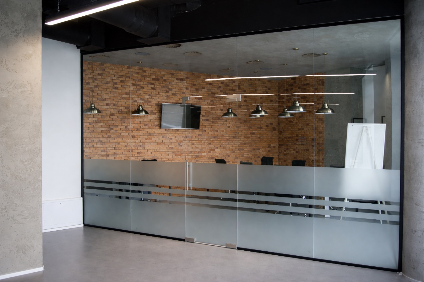 Стеклянные перегородки распашные двери, фото 8